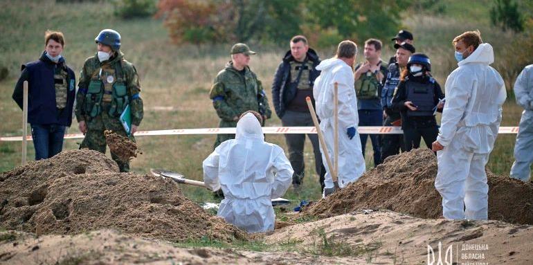 Покъртителни находки в Украйна, властите разследват за жестокости