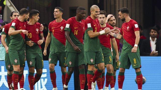 Невероятен Фернандеш изпрати Португалия на осминафинал