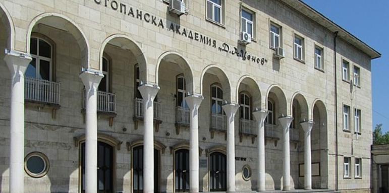 Свищовската академия в клопката на Темида