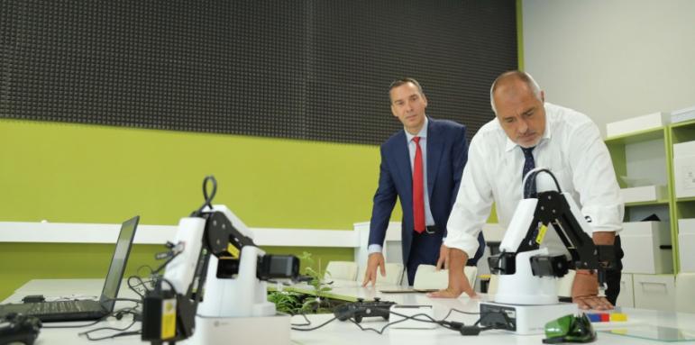 Борисов и министърът на образованието откриха нова гимназия в Бургас