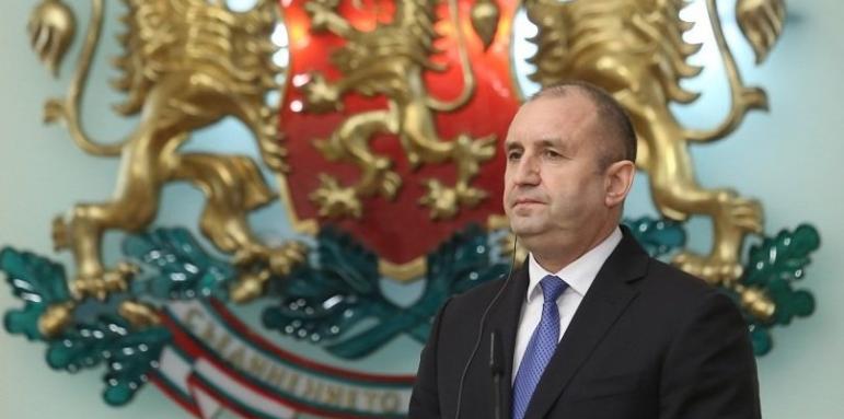 Радев и Караянчева пак се разминават на Шипка