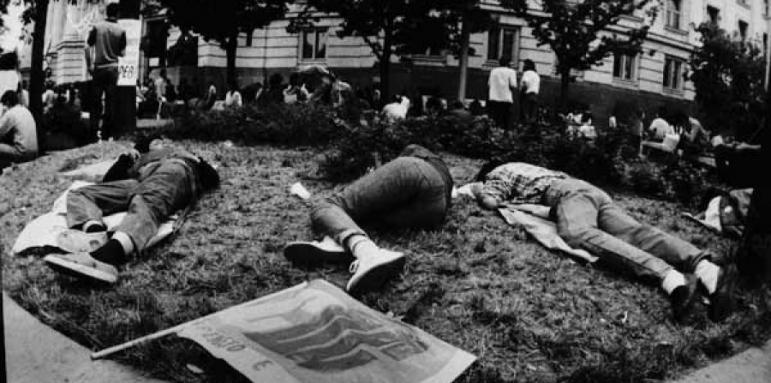 През 1990 г.: Студентската окупация нокаутира Луканов