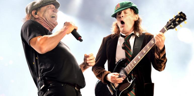 Аксел Роуз става вокал на "AC/DC"