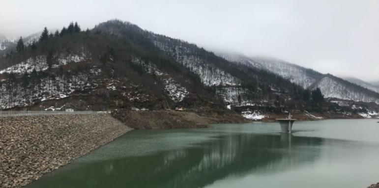 Над 8 язовира се източват контролирано