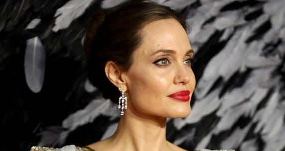 Анджелина Джоли стана супергерой /Фото/