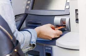 Още 3 банки вземат процент при теглене от собствен банкомат