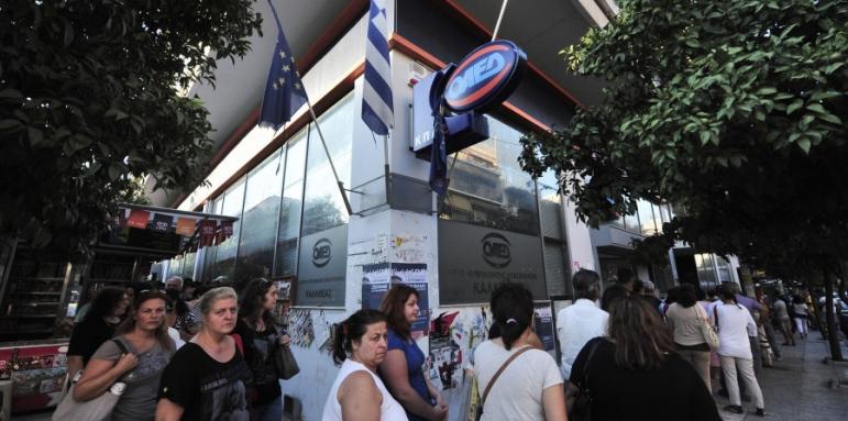 Все повече млади в Гърция остават без работа