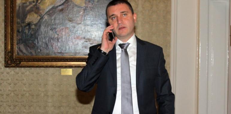 Няма да записваме колите в общината