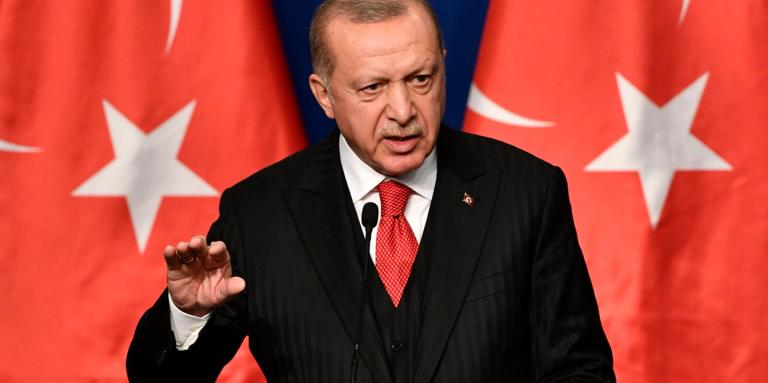 На косъм: Обезвредиха бомба, предназначена за Ердоган
