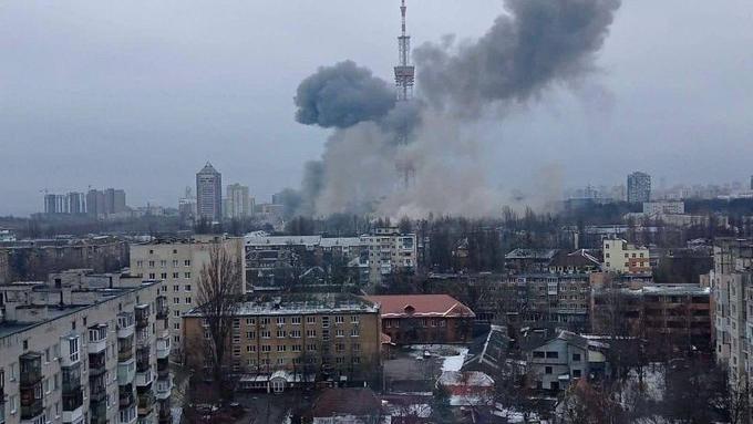 Дъжд от ракети в Киев, удариха телевизионната кула