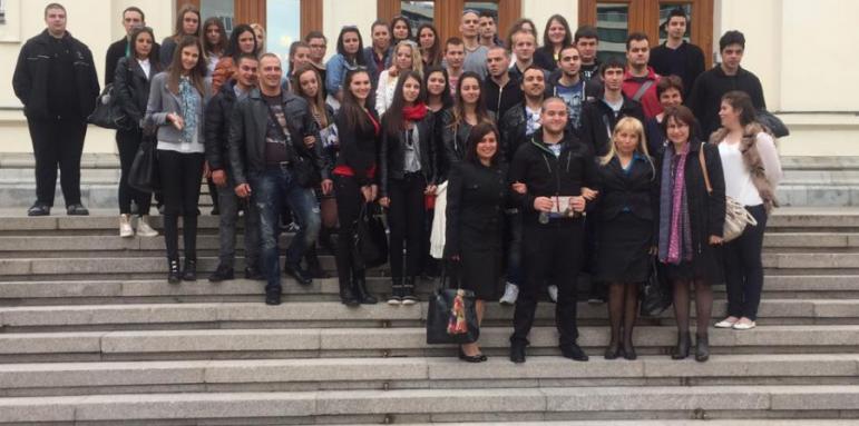 Кметът на Банско заведе абитуриенти в парламента