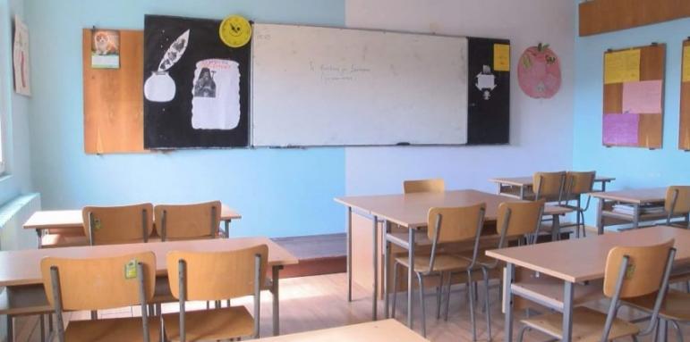 Проверяват училища за пари “под масата”