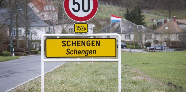 Френска евродепутатка ни посече: Не чакайте влизане в Шенген!