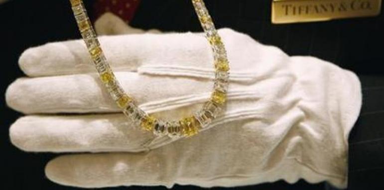 Директор на Tiffany&Co откраднала бижута за $1.3 млн.