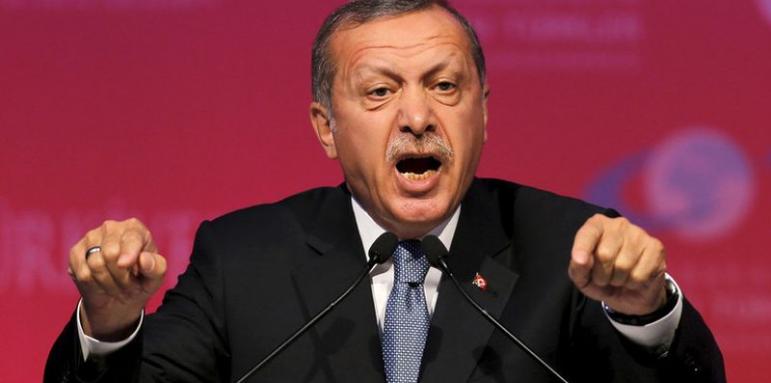 Сривът на турската лира хвърлил Ердоган в отчаян ход
