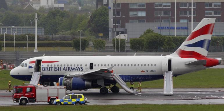 Стотици отложени полети във Великобритания