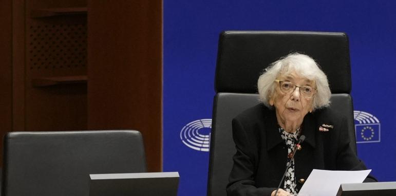 100-годишна жена, оцеляла в Холокоста, попиля антиваксърите
