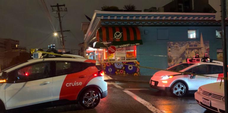 Роботизирани таксита блокираха улица в Сан Франциско