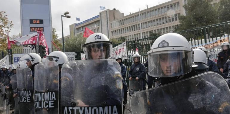 Щурмът на гръцката телевизия доведе до вот на недоверие