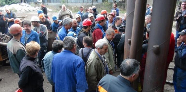 Миньорите от "Черно море" стачкуват под земята