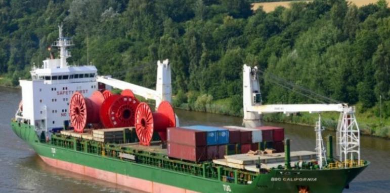SOS: Товарен кораб с българи търси помощ, ковид ли има на борда?