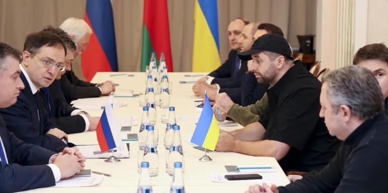 Преговорите се водят във вила на Лукашенко, Абрамович е посредник