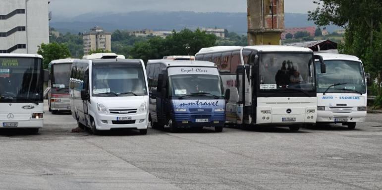 Допълнителни автобуси ще возят българите по празниците