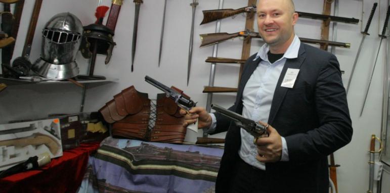 Револвери от Дивия запад хит на наше изложение