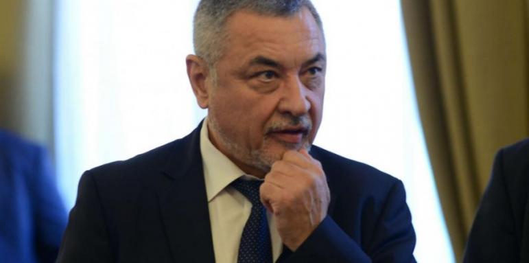 ДИСКУСИЯТА НА "СТАНДАРТ": Валери Симеонов: Автомобилната индустрия е доказателство, че България е високотехнологична държава