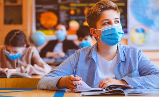 В училище: Наказват за маска като за цигара