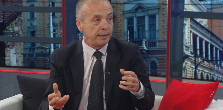Мангъров спря ината и показа отрицателен тест