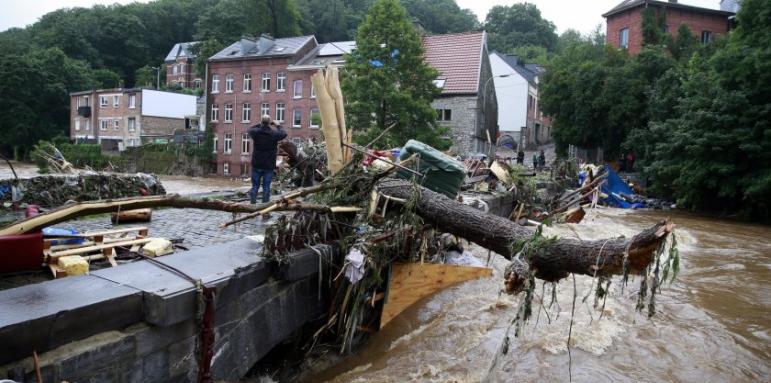 Жертвите от наводненията в Германия и Белгия вече са 70