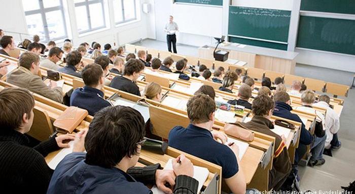 Студентите се връщат в университетите
