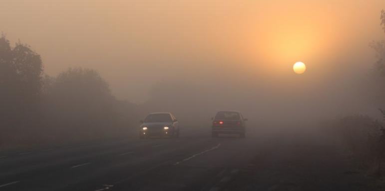 Гъста мъгла и десетки катастрофи в страната