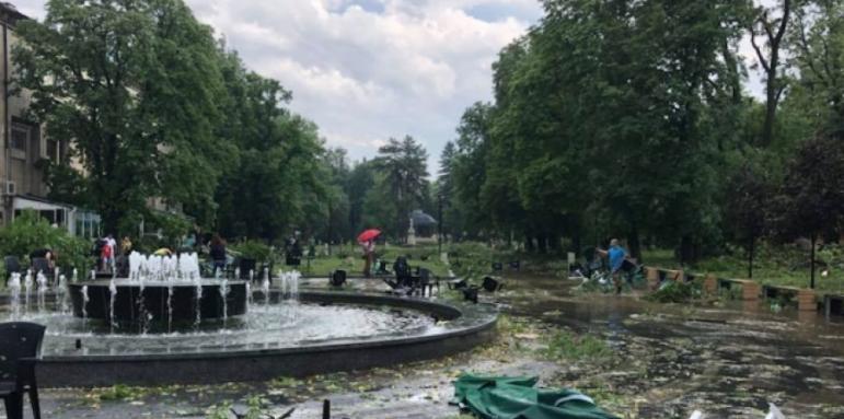 Частично бедствено положение е обявено за Община Плевен след силната буря вчера