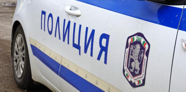 84-годишен е открит прострелян в дома си