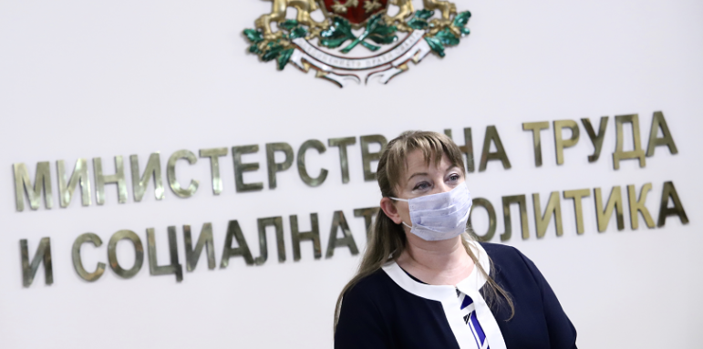 Сачева с жест към първите получаващи втора пенсия