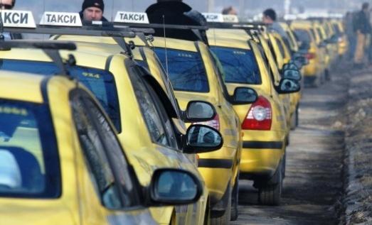 Само 300 лв. данък за такситата в София