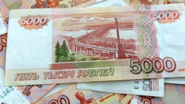 Рублата се срина с 30% след обявяването на санкциите