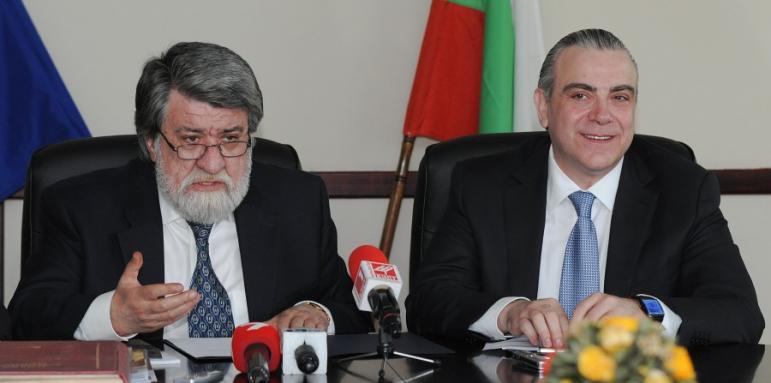 Министърът на културата не е използвал шофьорската си книжка от години