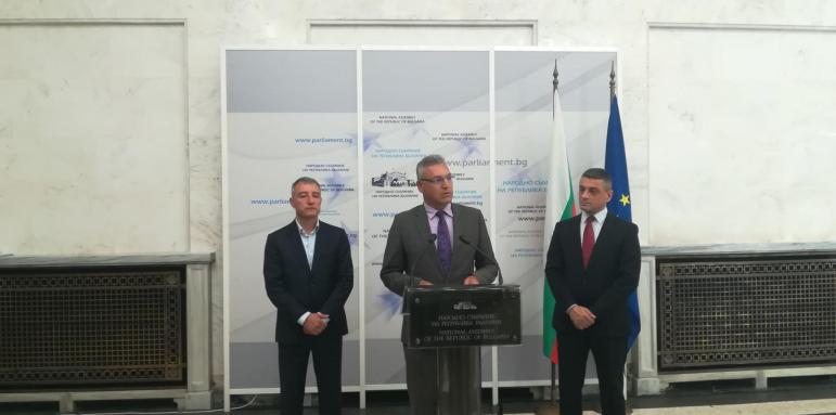 БСП завря: Нинова манипулира вота за лидер