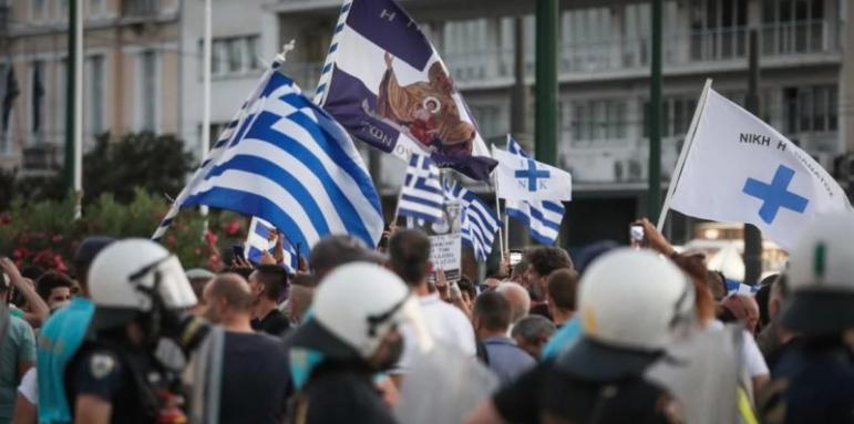 Ковид лудница! Затягане, протести и зараза след бустер в Гърция