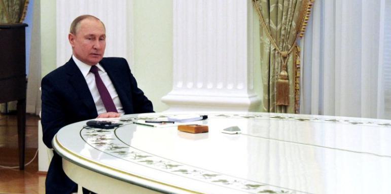 Разкриха тайната на огромната бяла маса на Путин