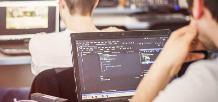 Вярно ли е? Ето къде отчитат 40% скок на заплатите за година
