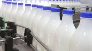 Защо литър мляко поскъпна до 3-4 лева в магазина?