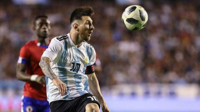 Меси спаси Аржентина срещу Уругвай