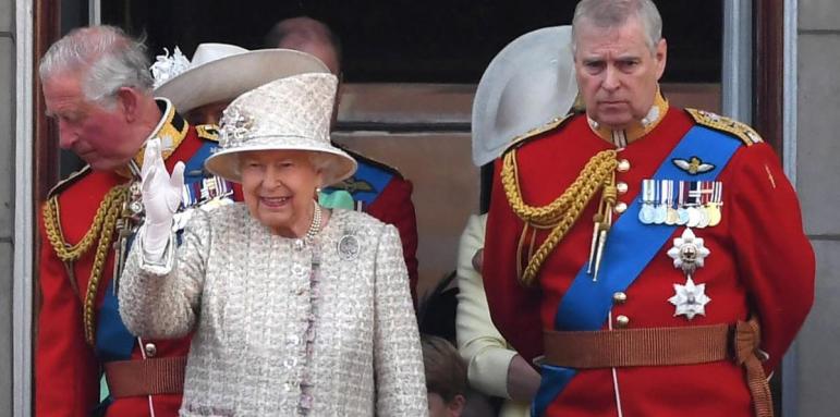 Синът на Елизабет II се спаси от британската полиция
