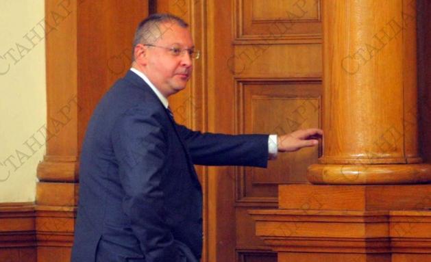 Станишев: Питайте кой плаща автобусите на протестиращите