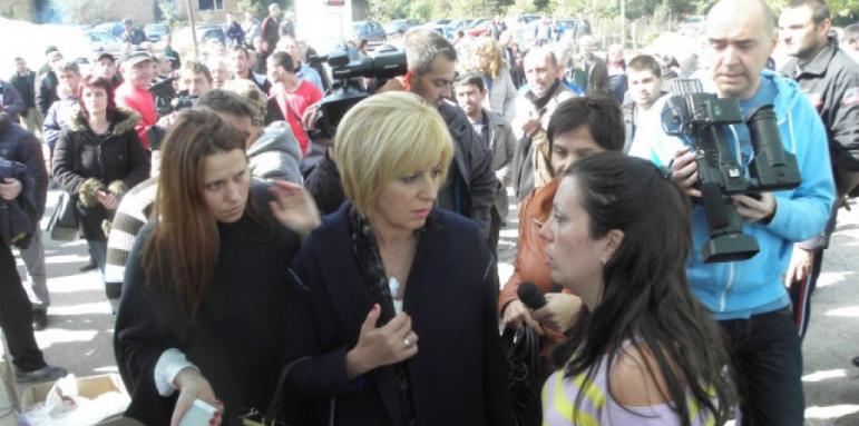 Манолова слезе при миньорите под земята