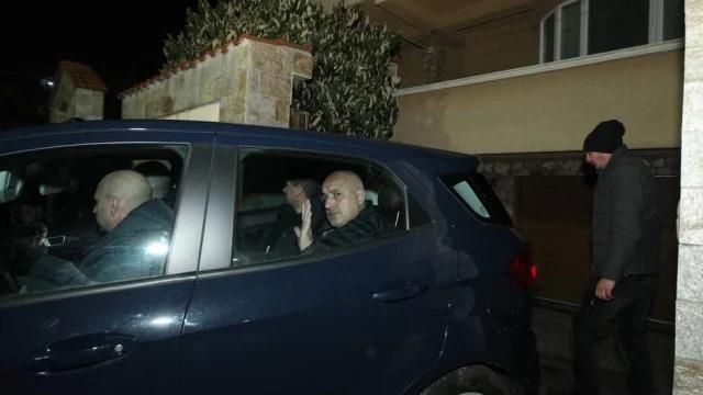 Борисов задържан, откараха го с джип